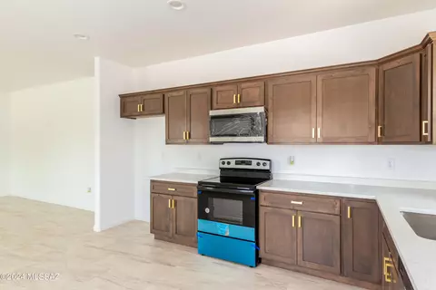 Kitchen - 1309 E Skyview St, Tucson, AZ 85756 photo 2 of 3