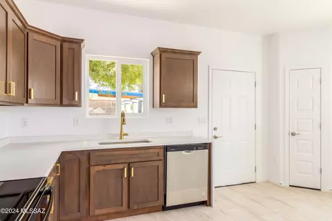 Kitchen - 1309 E Skyview St, Tucson, AZ 85756 photo 3 of 3