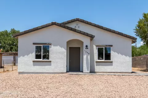Exterior - 1309 E Skyview St, Tucson, AZ 85756 photo 5 of 11