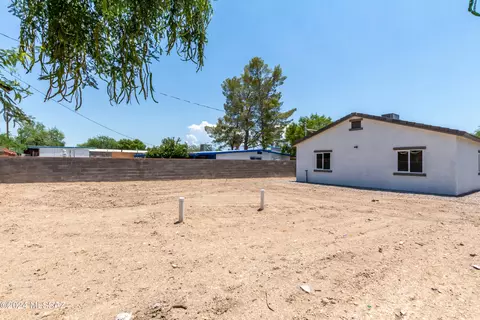 Exterior - 1309 E Skyview St, Tucson, AZ 85756 photo 10 of 11