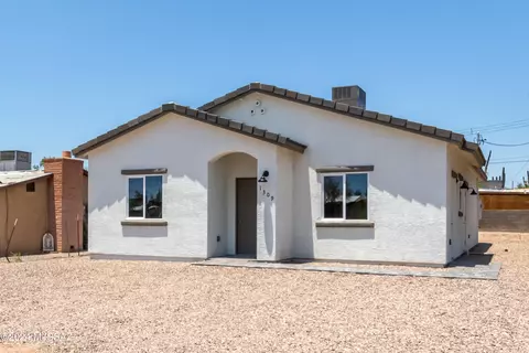 Exterior - 1309 E Skyview St, Tucson, AZ 85756 photo 2 of 11
