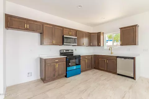 Kitchen - 1309 E Skyview St, Tucson, AZ 85756 photo 1 of 3
