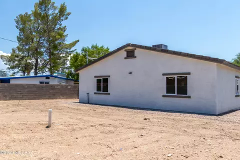 Exterior - 1309 E Skyview St, Tucson, AZ 85756 photo 6 of 11