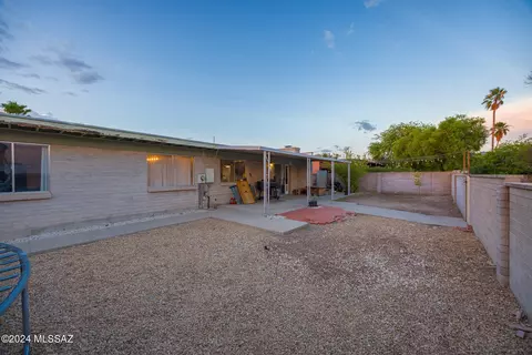 8964 E Maple Leaf Dr, Tucson, AZ 85710 photo 26