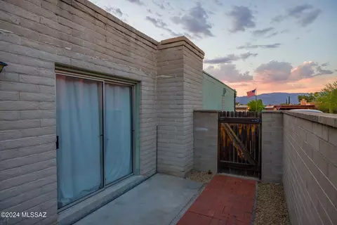 8964 E Maple Leaf Dr, Tucson, AZ 85710 photo 28