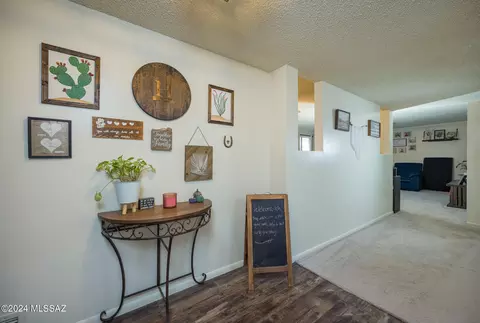 8964 E Maple Leaf Dr, Tucson, AZ 85710 photo 4