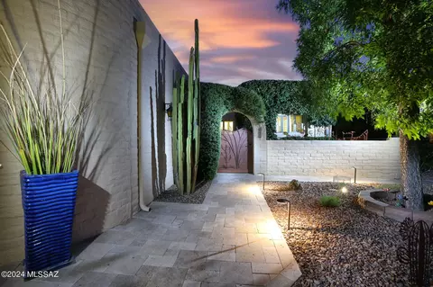 5751 E Camino Del Tronido, Tucson, AZ 85750