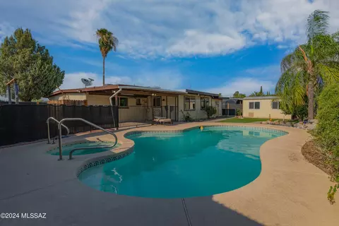 7646 E Apple Tree Dr, Tucson, AZ 85730 photo 2
