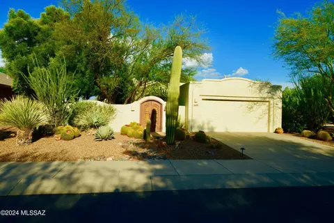 2731 S Garden Of Eden Dr, Green Valley, AZ 85614