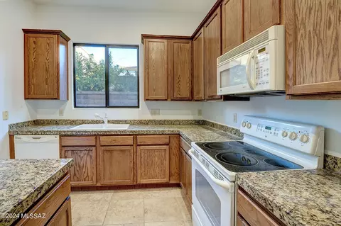 Kitchen - 152 E Croydon Park Rd, Tucson, AZ 85704 photo 4 of 4