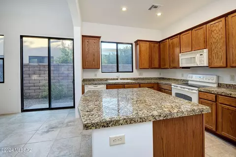 Kitchen - 152 E Croydon Park Rd, Tucson, AZ 85704 photo 1 of 4