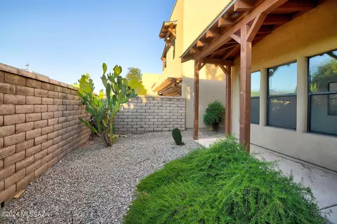Exterior - 152 E Croydon Park Rd, Tucson, AZ 85704 photo 5 of 10
