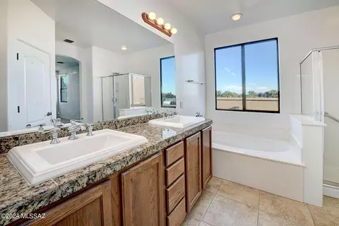 Bath - 152 E Croydon Park Rd, Tucson, AZ 85704 photo 1 of 5