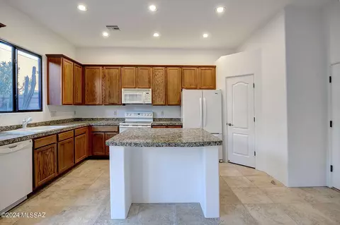 Kitchen - 152 E Croydon Park Rd, Tucson, AZ 85704 photo 2 of 4