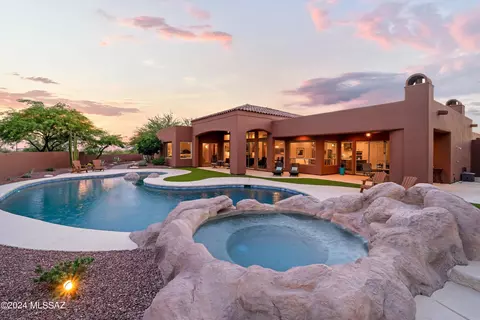 12242 N Cloud Ridge Dr, Oro Valley, AZ 85755