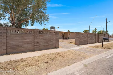 6306 E Colgate Dr, Tucson, AZ 85710 photo 2