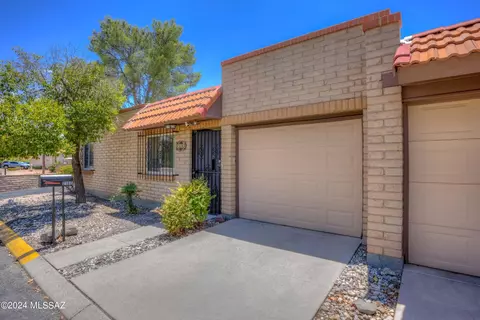 2102 S Quail Hollow Dr, Tucson, AZ 85710