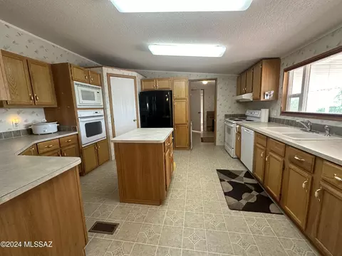 13446 E Trailing Heart Ln, Vail, AZ 85641 photo 10
