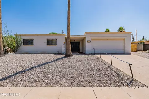 9351 E Hermosa Hills Dr, Tucson, AZ 85710
