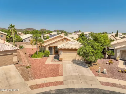 9063 N Safflower Ln, Tucson, AZ 85743