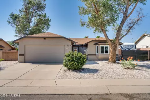 1500 W Canyon Shadows Ln, Tucson, AZ 85737