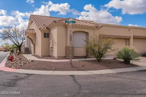 475 W Aspenwood St, Green Valley, AZ 85614