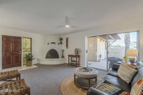 636 W Yaqui Dr, Tucson, AZ 85704