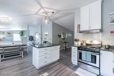 4620 E Redtail Hawk Ln, Tucson, AZ 85739