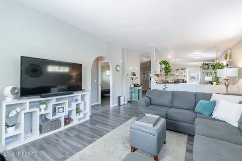 4620 E Redtail Hawk Ln, Tucson, AZ 85739 photo 2