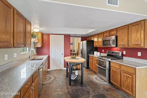 8051 E Hampton Dr, Tucson, AZ 85715 photo 9