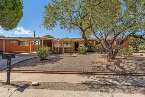 7302 E Placita Maicoba, Tucson, AZ 85710