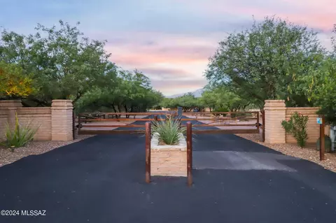 8153 E Anapamu Pl, Tucson, AZ 85750