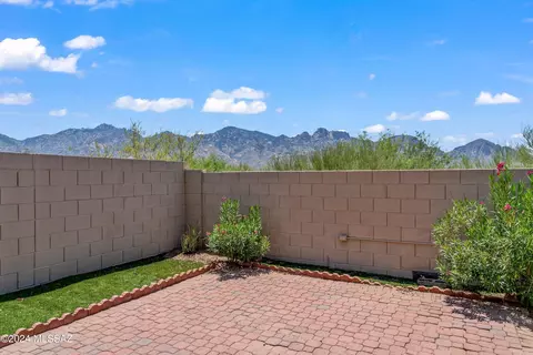 Exterior - 2588 E Chisel Ct, Oro Valley, AZ 85755 photo 6 of 8
