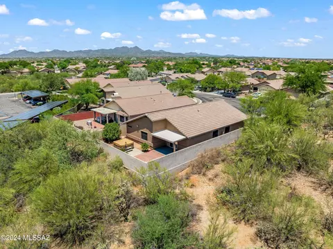 View/Area - 2588 E Chisel Ct, Oro Valley, AZ 85755 photo 5 of 7