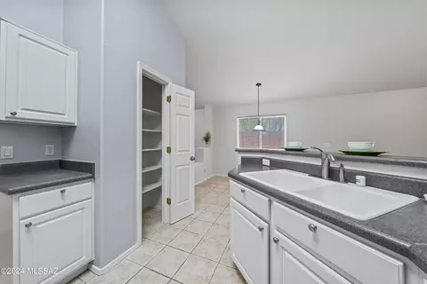 Kitchen - 2588 E Chisel Ct, Oro Valley, AZ 85755 photo 3 of 4