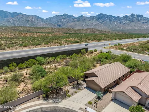 View/Area - 2588 E Chisel Ct, Oro Valley, AZ 85755 photo 3 of 7