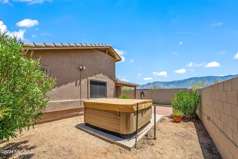 Exterior - 2588 E Chisel Ct, Oro Valley, AZ 85755 photo 3 of 8