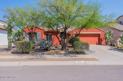 9515 N Stonebrook Dr, Tucson, AZ 85743