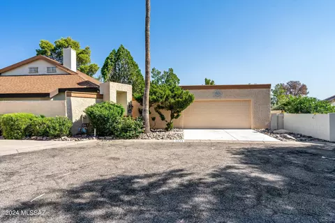 2834 W Medlar Pl, Tucson, AZ 85745