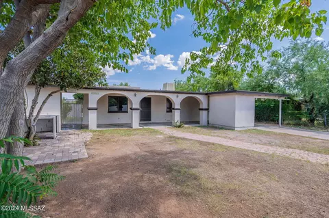 4812 W Santa Maria Dr, Amado, AZ 85645