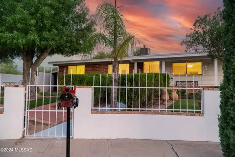 7046 E Flamenco Pl, Tucson, AZ 85710