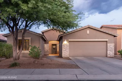 8294 N Amber Burst Dr, Tucson, AZ 85743