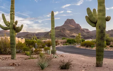 8243 N Sunset Ranch Loop, Tucson, AZ 85743