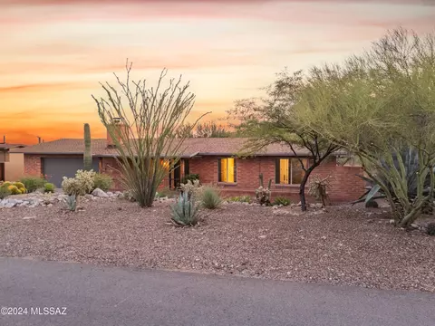6815 N Cascade Spring Pl, Tucson, AZ 85718