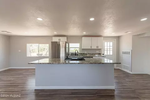 2100 S Calle Pomo, Tucson, AZ 85735