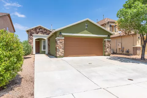 8394 W Razorbill Dr, Tucson, AZ 85757
