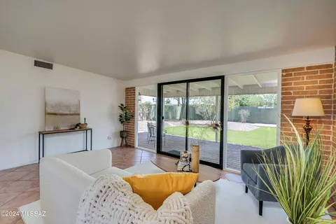 6624 E Nelson Dr, Tucson, AZ 85730