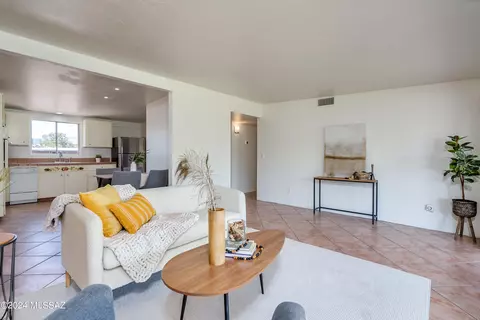 6624 E Nelson Dr, Tucson, AZ 85730 photo 9