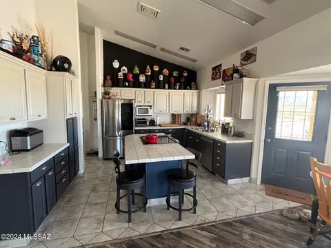 Kitchen - 907 E Ocotillo Way, Sunsites, AZ 85625 photo 5 of 6