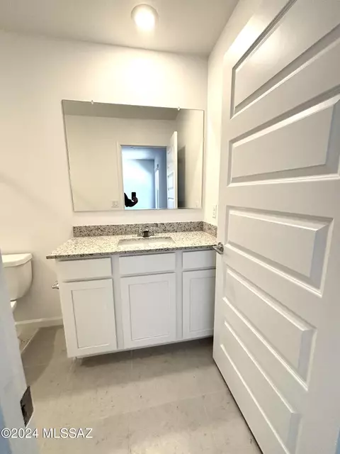 Bath - 8765 E Canyon Walnut Way, Vail, AZ 85641 photo 2 of 2